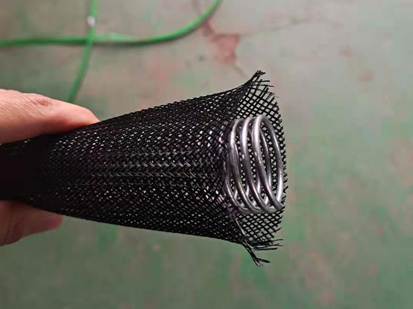 渗水弹簧管
